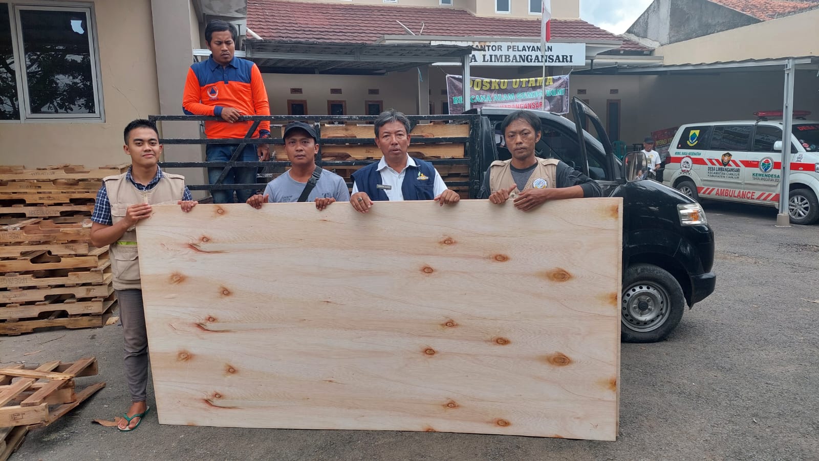 Selain Logistik Posko Peduli Limbangansari Terima Bantuan Palet Kayu