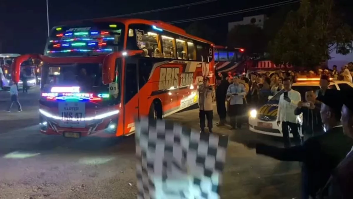 Kloter Ketiga Calon Jemaah Haji Cianjur Bertolak Ke Asrama Haji Bekasi