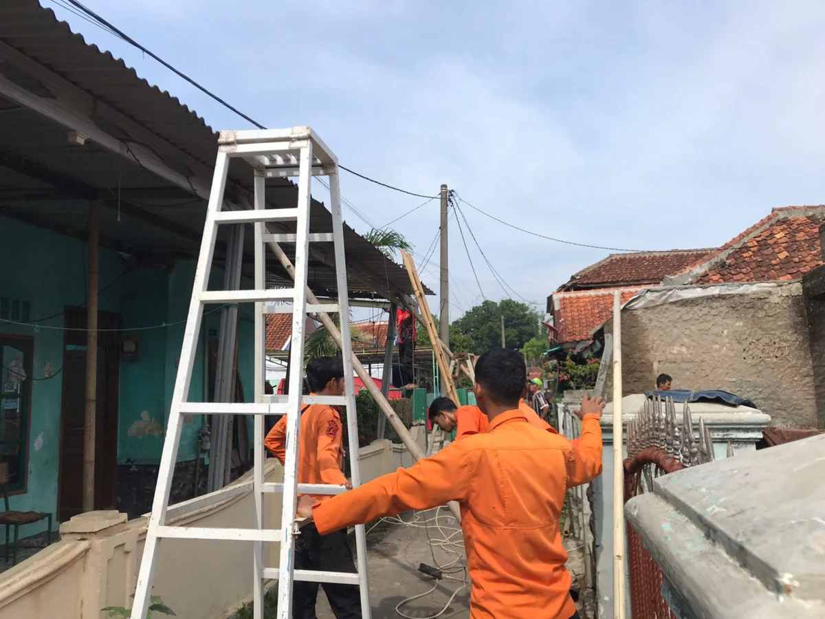 Bencana Angin Kencang Di Kabupaten Subang Rusak Dua Rumah Bpbd Lakukan