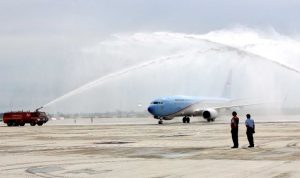 Jokowi Disambut Water Salute