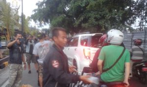 Vespa Cianjur Bagikan Takjil