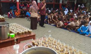 Siswa SDN Ciranjang 1 Terima Asupan Gizi