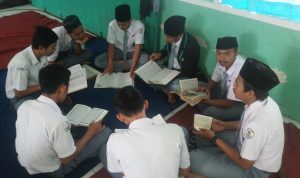 Membina Akhlakul Karimah Siswa