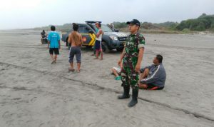 Jasad Fikri Ditemukan di Pesisir Pantai Karangsapi Jasad Fikri Ditemukan di Pesisir Pantai Karangsapi
