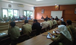 Warga Naringgul Datangi Gedung Dewan