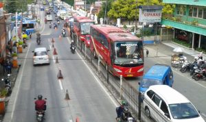 Jalur Puncak Padat Merayap