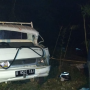 Mobil Rusak Tertimpa Pohon