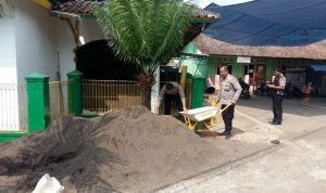 Polisi Percantik Masjid