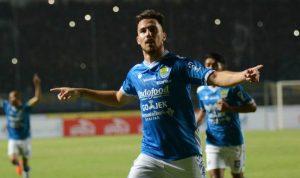 Persib Pertahankan Puncak Klasemen