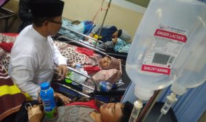 Puluhan Warga Keracunan