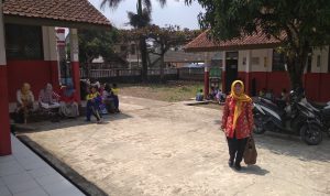 Nasib Guru Honorer Terkatung-Katung Nasib Guru Honorer Terkatung-Katung