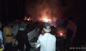 Rumah Semi Permanen Ledes Terbakar