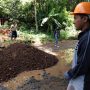 PT TBA Bantu Perbaiki Jalan Berlobang