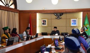 Gubernur Temui Cipayung Plus dan HMI Badko Jabar