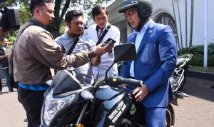 Pemprov Jabar Hibahkan 6.000 Motor Listrik untuk Masjid