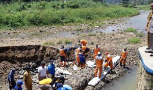 Dibutuhkan 700 Beronjong untuk Tangani Irigasi Cikondang yang Jebol