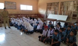 Kelas Numpang, Belajar Ngampar