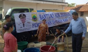 Perumdam Distribusikan Air Bersih