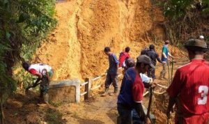 Perbaikan Lereng Gunung Padang yang Longsor Akhir Tahun