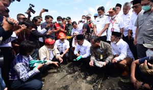 Gubernur Jabar Minta Pemda Terdampak Tumpahan Minyak Kalkulasi Kerugian