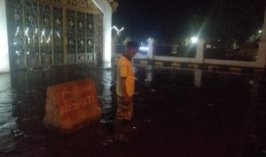 Alun-alun Cianjur Tergenang, Lumpur dan Sampah Berserakan