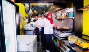 Sop Iga dan Cumi Bakar Jadi Andalan Warung Bu Mon