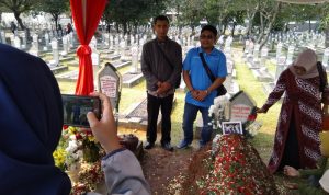 Warga Selfie di Makam Habibie, Adrie Subono: It's Okay