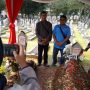 Warga Selfie di Makam Habibie, Adrie Subono: It's Okay