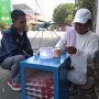 Kisah Mang Dede Penjual Agar-agar Keliling yang Andalkan Naluri dan Tongkat