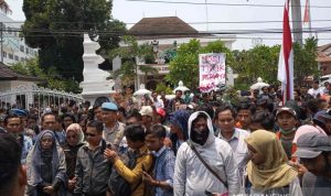 Tolak Revisi UU KPK, Mahasiswa Cirebon Demo DPRD