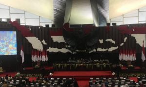 Sidang Paripurna MPR Diwarnai Debat Sidang Paripurna MPR Diwarnai Debat
