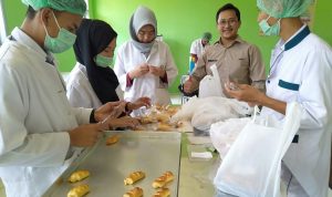 Siswa SMKN PP Diajari Berjualan Siswa SMKN PP Diajari Berjualan