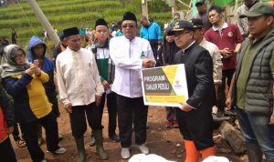 Baznas Cianjur Bantu Korban Longsor Cibeber