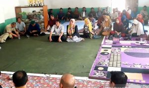 Cuma di Garut, Suami Istri Nyalon Kades