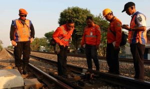 Kereta Anjlok Masih Proses Evakuasi