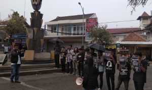 Menolak Lupa, Aktivis Kamisan Cianjur Suarakan Penuntasan Kasus HAM Menolak Lupa, Aktivis Kamisan Cianjur Suarakan Penuntasan Kasus HAM