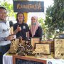 Kayu Pinus di Tangan Ade Jadi Karya Seni Bernilai Tinggi