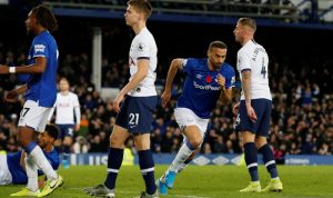 Laga Everton vs Tottenham Diwarnai Insiden Patah Engkel