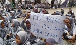 Tuntut Kesejahteraan, Ratusan Pegawai RSUD Al-Ihsan Demo