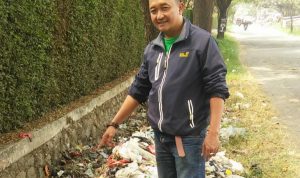 Petugas Kebersihan Cipanas Kerap Sakit Gara-gara Sampah B3