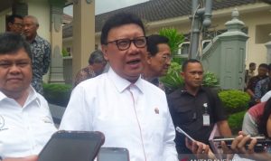 Tjahjo Kumolo Larang Penggunaan Cadar bagi ASN di Kementriannya