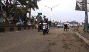 Pengguna Kendaraan Keluhkan Debu Proyek Pembangunan City Mall