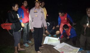 Pasutri Tersesat di Gunung Salak Berhasil Dievakuasi Pasutri Tersesat di Gunung Salak Berhasil Dievakuasi