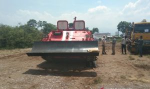 Pindad Bikin Tank Pemadam Kebakaran Hutan