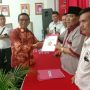 Mantan Wabup Cianjur Suranto saat menyerahkan berkas pendaftaran bakal calon bupati di Pilkada 2020