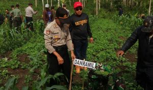 Pengusaha Cianjur Ini Sumbang Ribuan Bibit Pohon