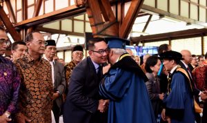 Basuki Hadimuljono Raih Gelar Honoris Causa dari ITB