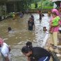 Tradisi Tangkap Ikan Warga Gelaranyar Pagelaran Cianjur Usai Pilkades