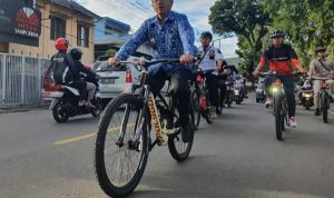 Herman Suherman Naik Sepeda ke SMK Pasundan 1 Cianjur