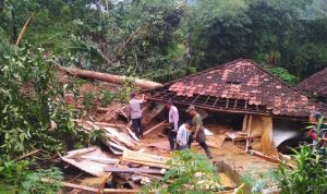 Longsor Landa Cibeber Cianjur, Empat Kampung Porak-Poranda